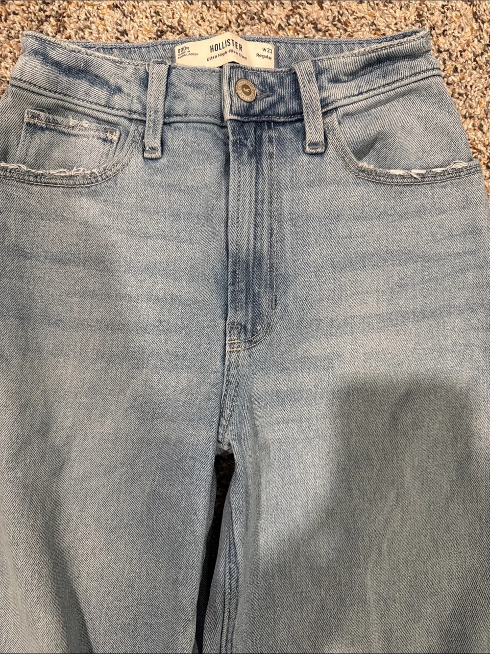 Hollister Ultra High-Rise Dad Jeans - Light Blue - Picture 4 of 5